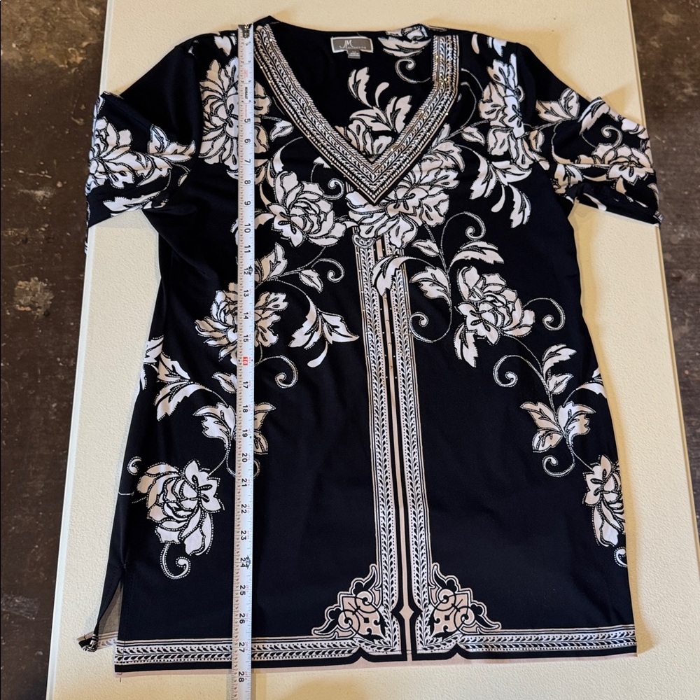 JM Collection Black and White Graphic Tunic with 3/4 Sleeves - Picture 5 of 6